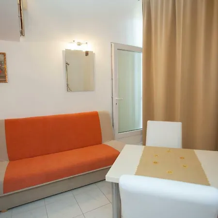 Vlado Apartment Podgora